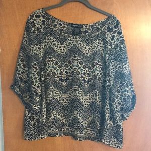 Patterned Flowy Blouse